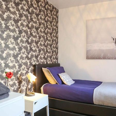 Perfect Central City Location - Parking - 3 Beds - 2 Bedrooms Belfast Eksteriør bilde