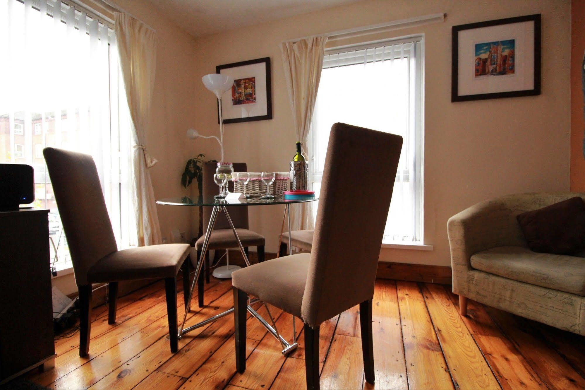 Perfect Central City Location - Parking - 3 Beds - 2 Bedrooms Belfast Eksteriør bilde