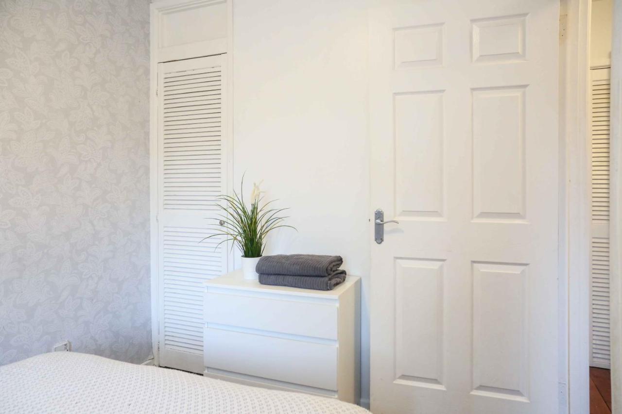 Perfect Central City Location - Parking - 3 Beds - 2 Bedrooms Belfast Eksteriør bilde