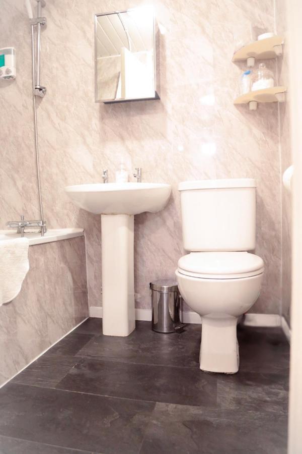 Perfect Central City Location - Parking - 3 Beds - 2 Bedrooms Belfast Eksteriør bilde